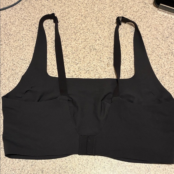 SKIMS Classic Black Bra - Picture 3 of 6